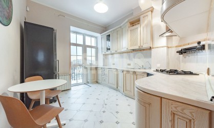 Rent a 3-room apartment on Myasnitskaya street