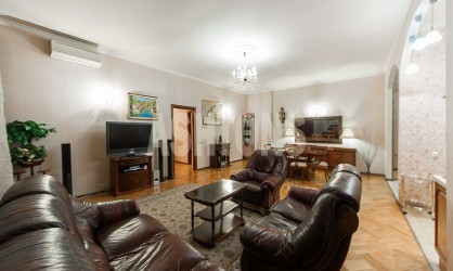 Rent a 3-room apartment on 1st Tverskaya-Yamsky pereulok 11